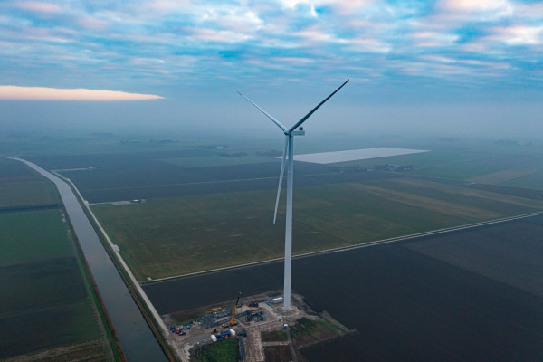 Eerste windmolen FV